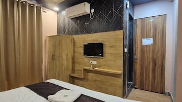 Superior Room, Balcony, City View | Free WiFi