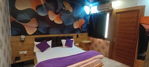 Superior Room, Balcony, City View | Living area