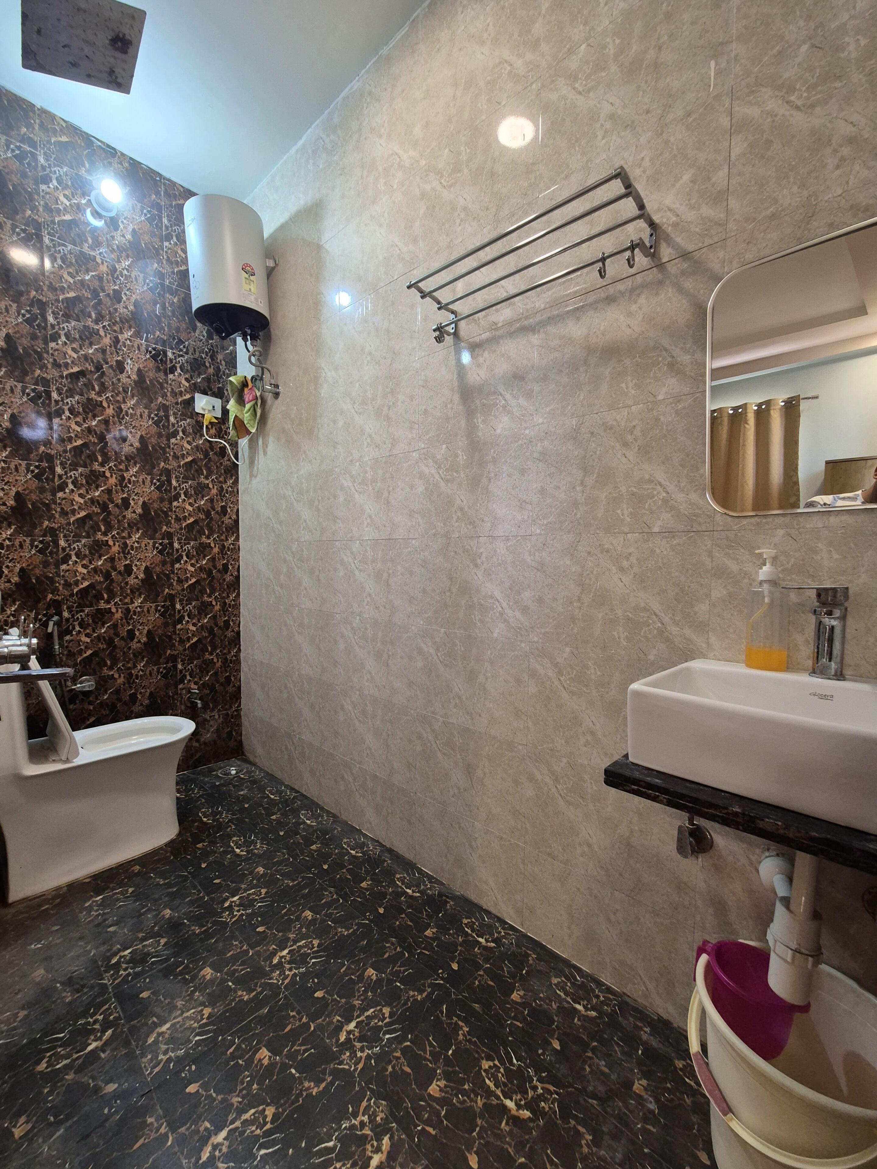 Superior Room, Balcony, City View | Bathroom | Soap, shampoo, toilet paper