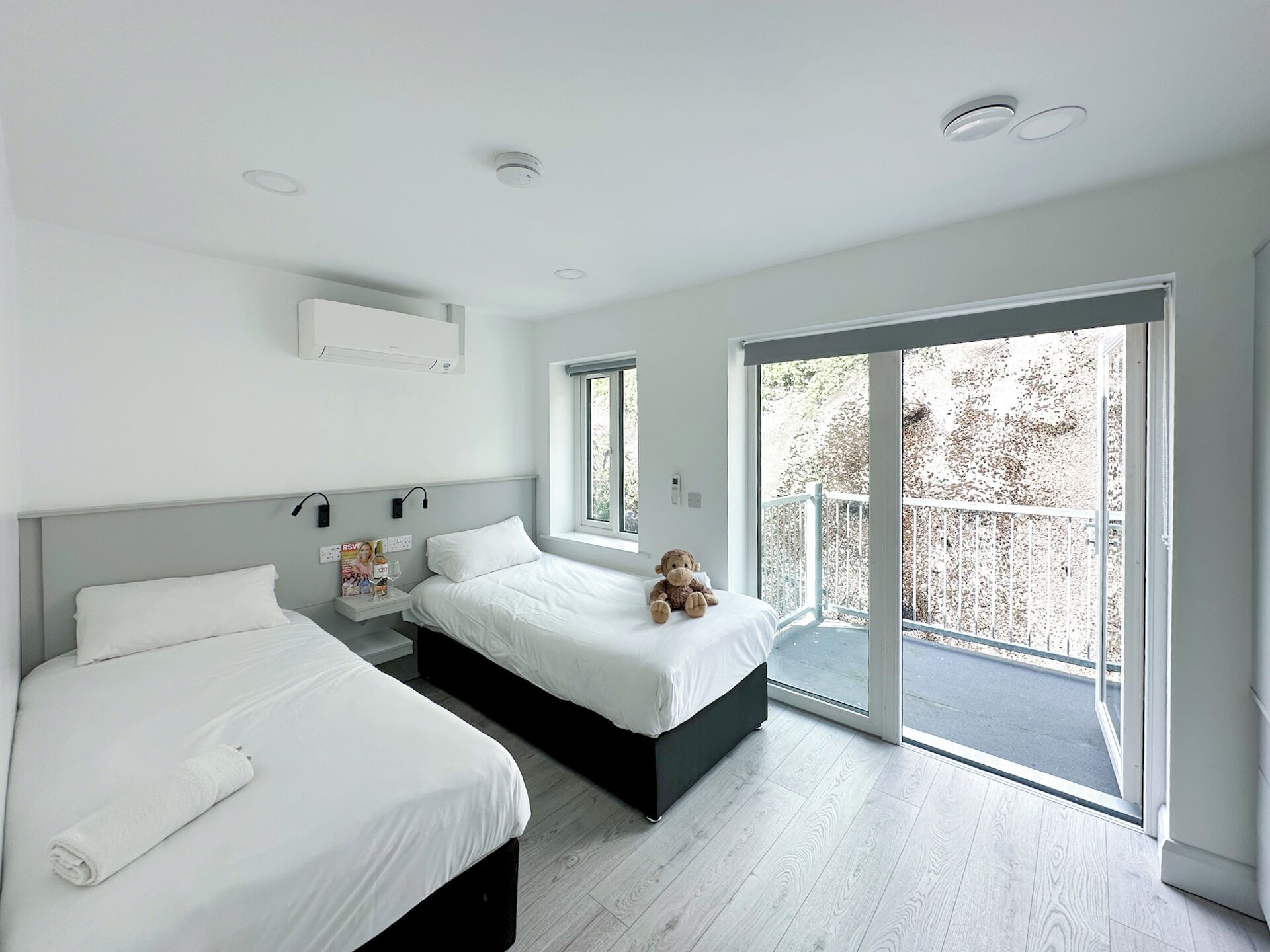 Deluxe 1 Bedroom Apartment Twin | Tabla de planchar con plancha, wifi gratis, ropa de cama