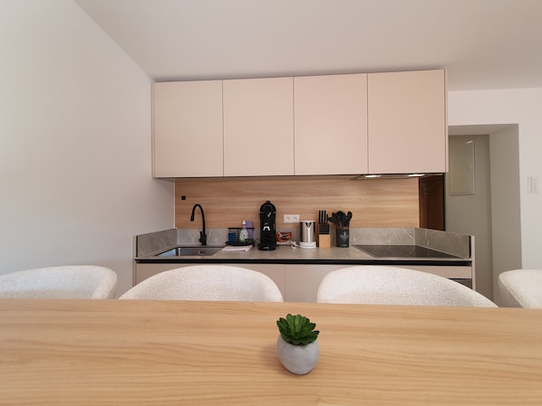 Kühlschrank, Ofen, Herdplatte, Geschirrspüler