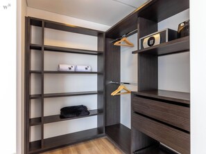 Apartment (410) | Wardrobe - Luhho by Wynwood House (Bogotá)