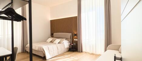 Desk, laptop workspace, free WiFi