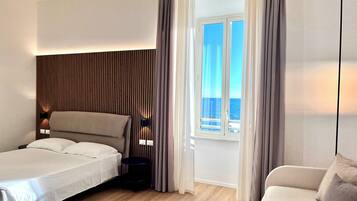 Desk, laptop workspace, free WiFi