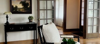 Executive Style Comfort with AC, WiFi in The Dalles