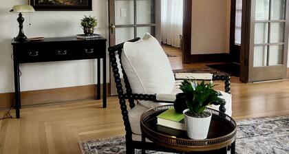 Executive Style Comfort with AC, WiFi in The Dalles