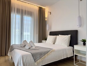 1 bedroom, iron/ironing board, WiFi, bed sheets - Luxurious Athens Retreat | Shared Pool & Gym by TT Luxury Homes (Athina)