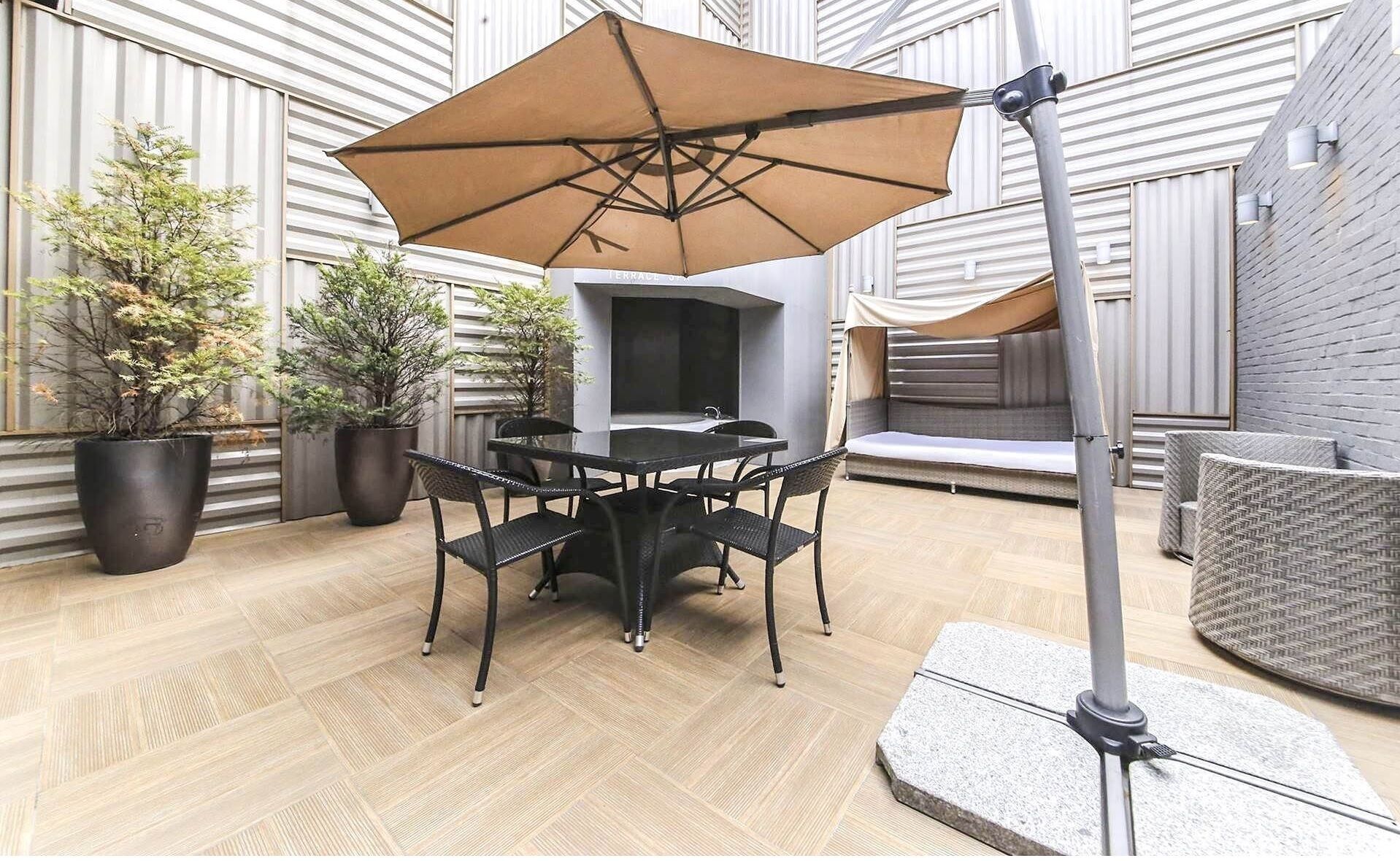 패밀리룸 - 테라스 | 객실 내 금고, 책상, 노트북 작업 공간, 암막 커튼