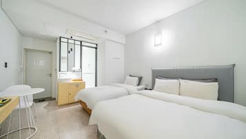 Deluxe Twin | In-room safe, desk, laptop workspace, blackout drapes