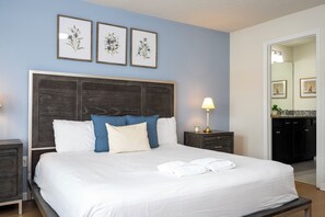5 habitaciones, tabla de planchar con plancha y cuna de viaje