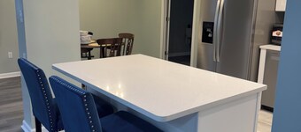 Charming 2-bedroom house with AC, WiFi in tranquil Springdale