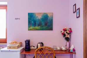 Comfort Room | Blackout drapes, iron/ironing board, free WiFi