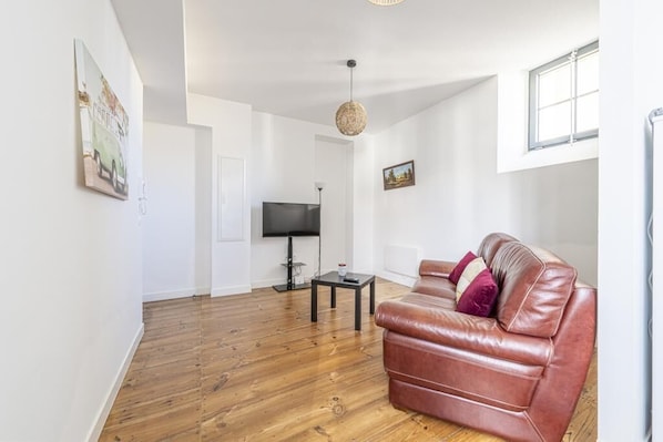 Smart TV, books, offices