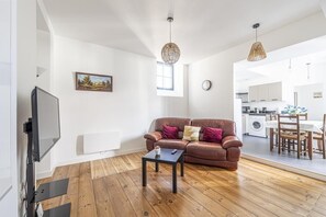 Smart-tv, bøger, kontorer