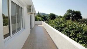 Villa – comfort, hageutsikt | Balkong