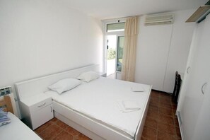 Villa – comfort, hageutsikt | 4 soverom, lydisolert, wi-fi (inkludert) og sengetøy