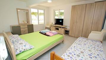 Comfort Villa, Garden View | 4 bedrooms, soundproofing, free WiFi, bed sheets