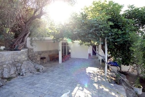 Front of property - Villa Rezevici (Petrovac)