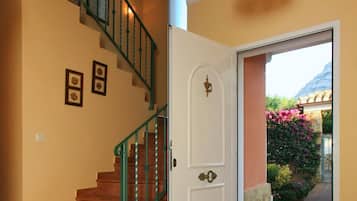 House | 5 bilik tidur