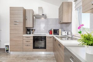 Soundproofing, free WiFi - Villa Viktorija  (Krnica)