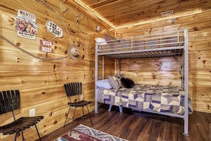 Room - Tennessee Cowboys- Game Room, Hot Tub, Free Attraction Tickets!!! (Sevierville)