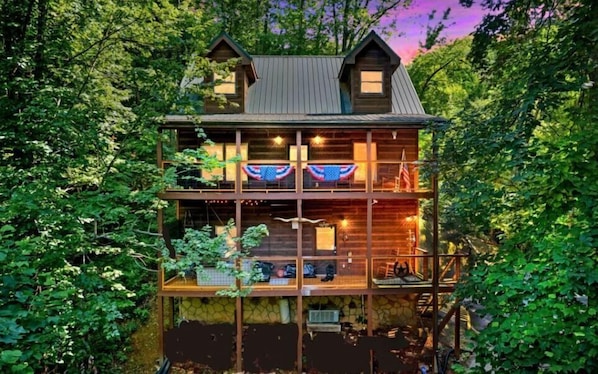 Exterior - Tennessee Cowboys- Game Room, Hot Tub, Free Attraction Tickets!!! (Sevierville)