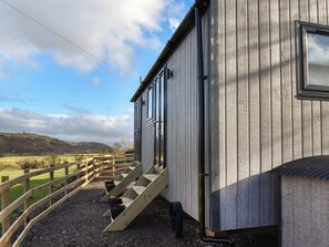 Property grounds - Meadows View Shepherd's Hut (Cockermouth)