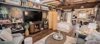 Charming Studio Steps from Downtown Stillwater’s Breweries, Restaurants, & Shops