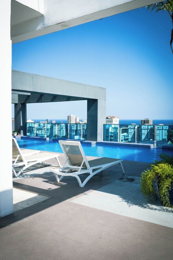 Outdoor pool - Torre Downtown Santo Domingo (Santo Domingo)