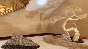 Lobby-lounge