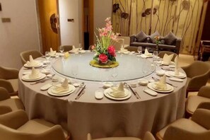 Unclassified image, 2 of 19, button - Royal Regent Hotel (Yuhuan)