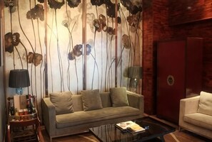 Unclassified image, 4 of 19, button - Royal Regent Hotel (Yuhuan)
