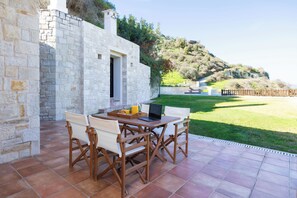 屋外ダイニングエリア