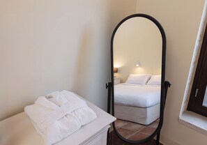 3 bedrooms, iron/ironing board, travel cot, free WiFi