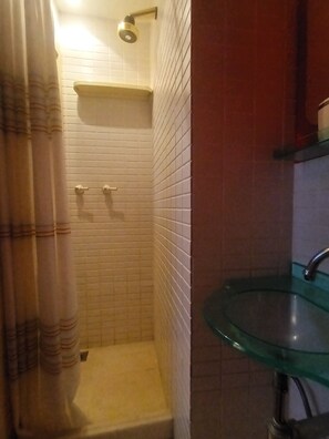Towels, soap, toilet paper - Airy penthouse, 2 blocks from Arpoador and Ipanema beaches, with 2 suites. (Ipanema Rio de Janeiro)