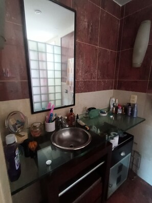 Towels, soap, toilet paper - Airy penthouse, 2 blocks from Arpoador and Ipanema beaches, with 2 suites. (Ipanema Rio de Janeiro)