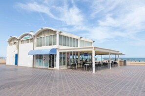 Outdoor dining - Ca La Leni Beach 0. WiFi + Air Conditioning + 2 Pax (Valencia)