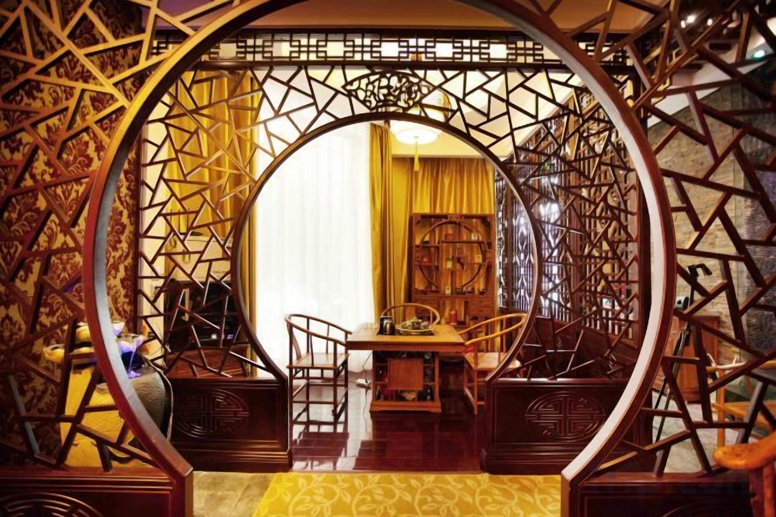 A traditional room with a circular wooden frame, a dining table, and chairs.