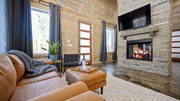 Smart-TV, Kamin, Videospiele, Bücher