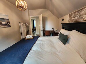 1 makuuhuone, työpöytä, silitysrauta/-lauta, vauvan matkasänky