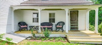 Charming 3-bedroom farmhouse in Pleasant Milbridge with WiFi