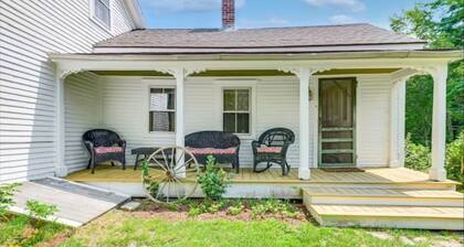 Charming 3-bedroom farmhouse in Pleasant Milbridge with WiFi