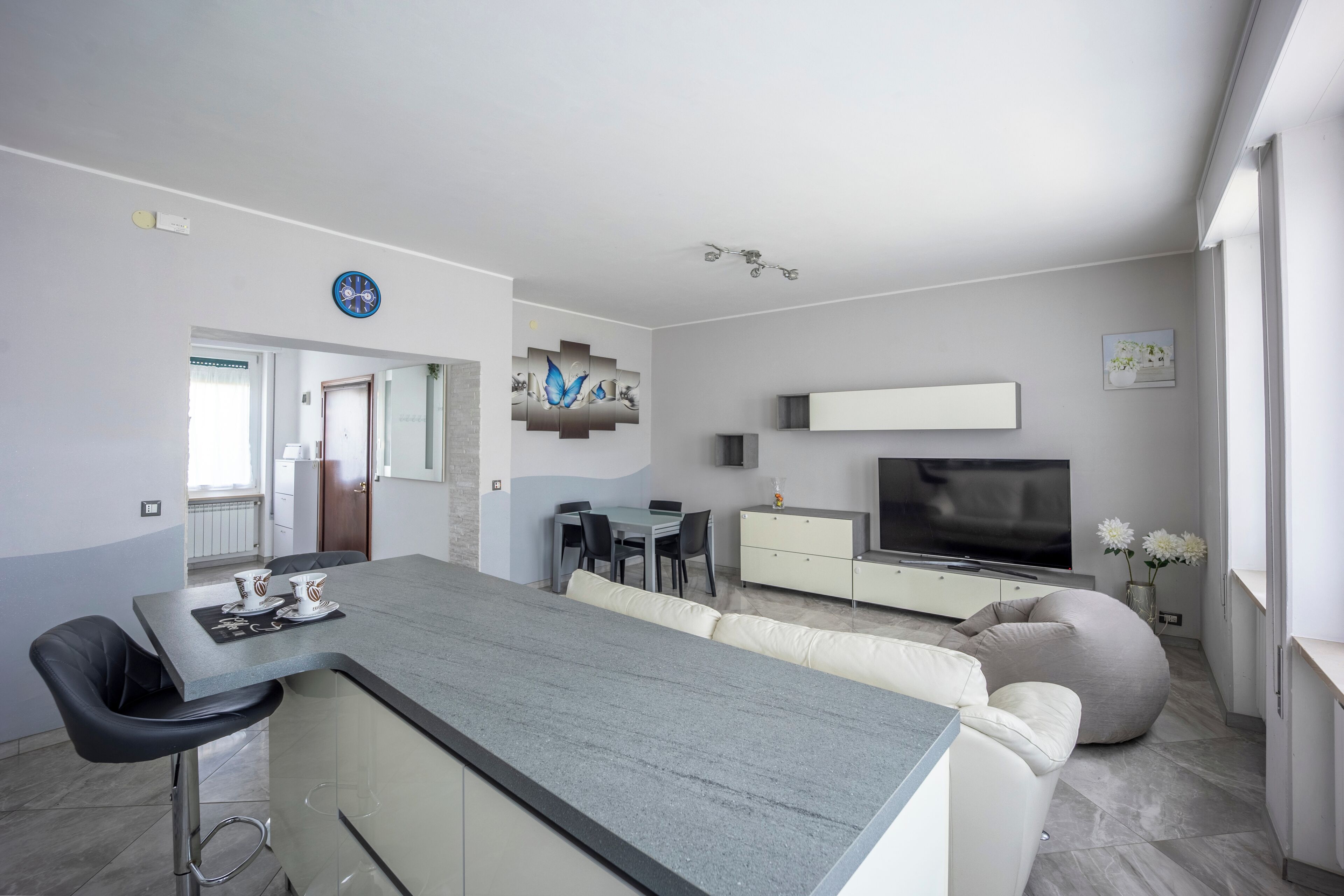 Lemari es, oven, kompor, dan mesin pencuci piring