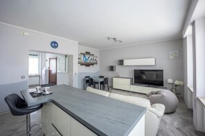 Kühlschrank, Ofen, Herdplatte, Geschirrspüler