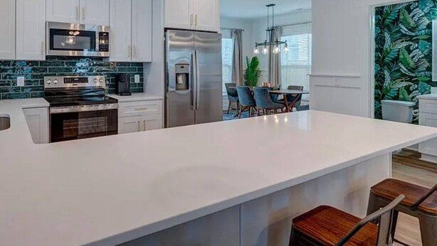 Coffee/tea maker, fridge, microwave, oven - Dreamland in the Brooklyn Arts District (Wilmington)