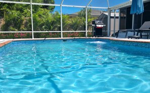 A heated pool - Casa Yara ☀️ Pristine Florida Pool Home Just Minutes from the Shore (Bradenton)
