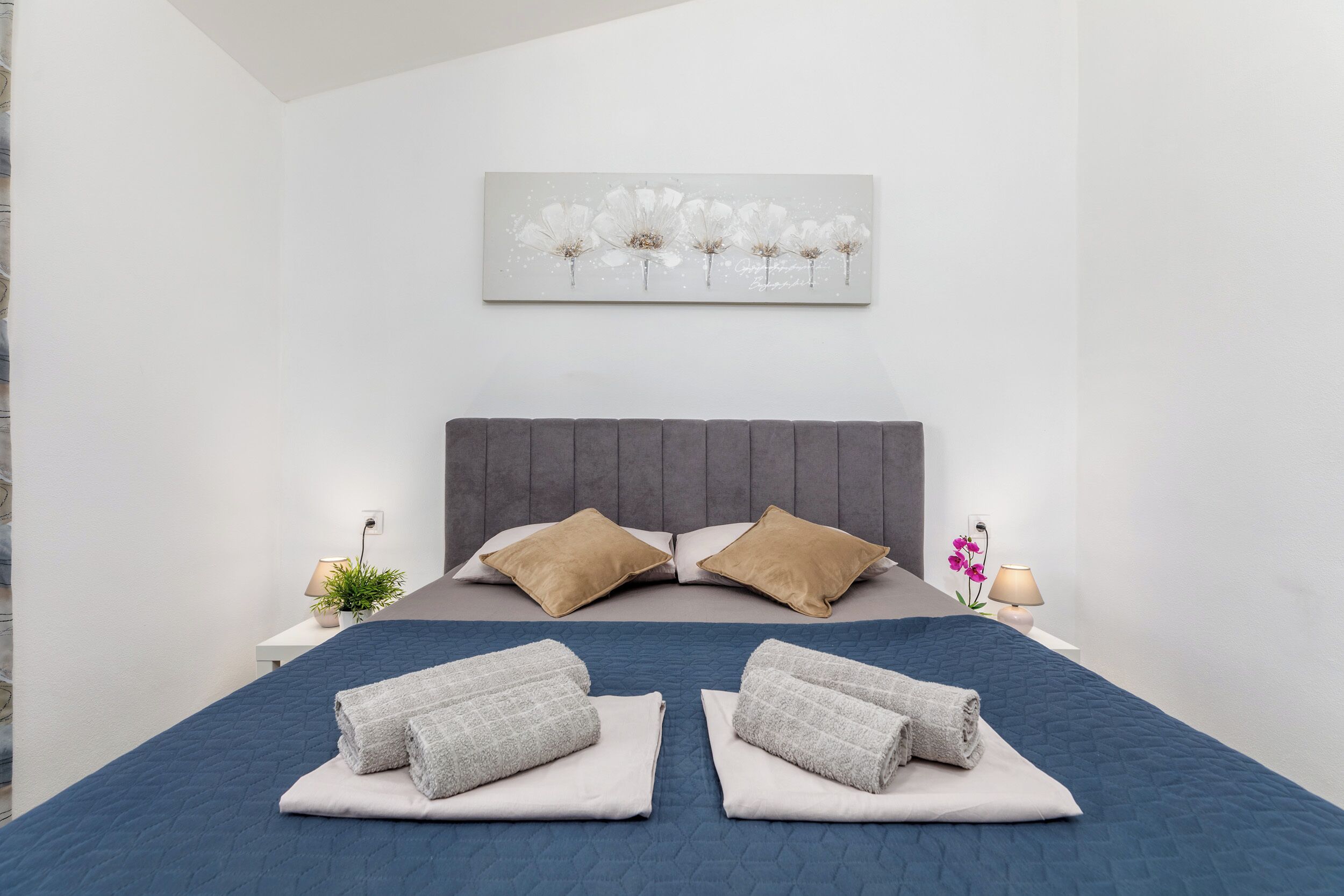 Classic Double Room, Courtyard View | Blackout drapes, free WiFi