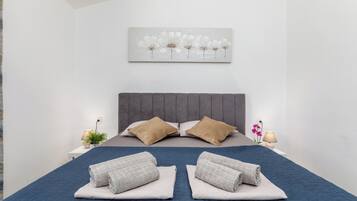 Classic Double Room, Courtyard View | Blackout drapes, free WiFi