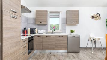 Wasserkocher mit Kaffee-/Teezubehör, Wasserkocher, Hochstuhl