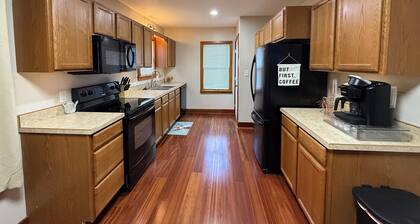 Cozy Corner Cottage - 4 Bed/2 Bath
No Cleaning Fee!